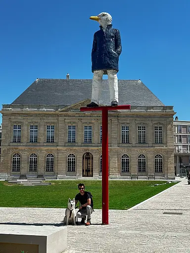 monsieur-goeland-etretat-le-havre-avec-son-chien