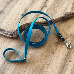 longe-biothane-modulable-bleu-noir-hey-saika